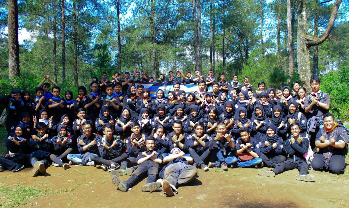 bascombandung's tweet photo. BASCOM generation XX 
selamat menjabat 😊

BASCOM WANI
BASCOM GEDE KAWANI
#stillblack #bascombandung #barudaksenicomputer https://t.co/1c4xgciURZ