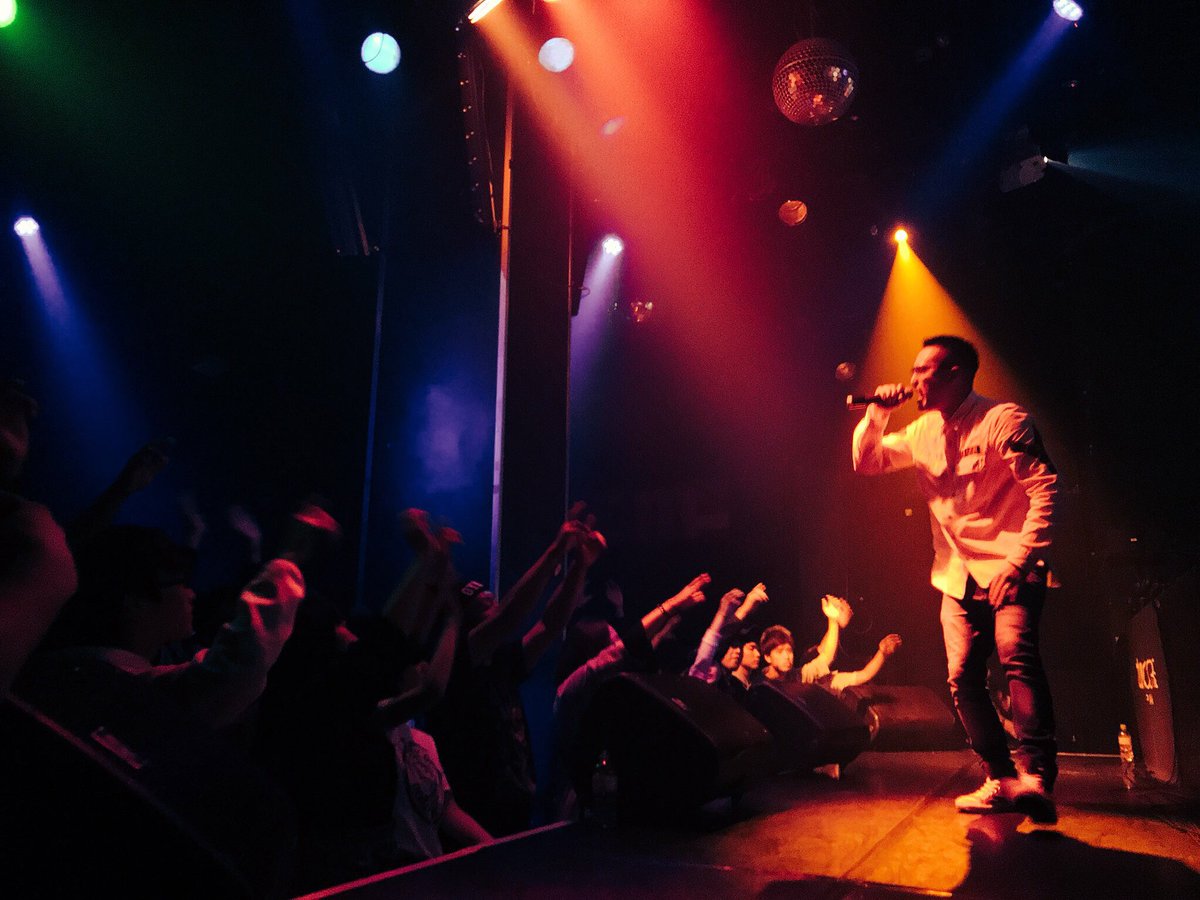 81tattoo's tweet photo. いつも後ろから見てるライブ
昨日は横から
フロアのディメンション
ヤバい光景だった
#INTERLOCK2018 東京公演
→at 渋谷 HARLEM
フルハウスで
奥の奥の奥まで超手上げてて
そんなフロア巻き込む凄い人達と
普段挨拶してたんだなぁと
#BW_VUENOS 5th Anniversary
おめでとうございます! https://t.co/0YXGs5ADpb