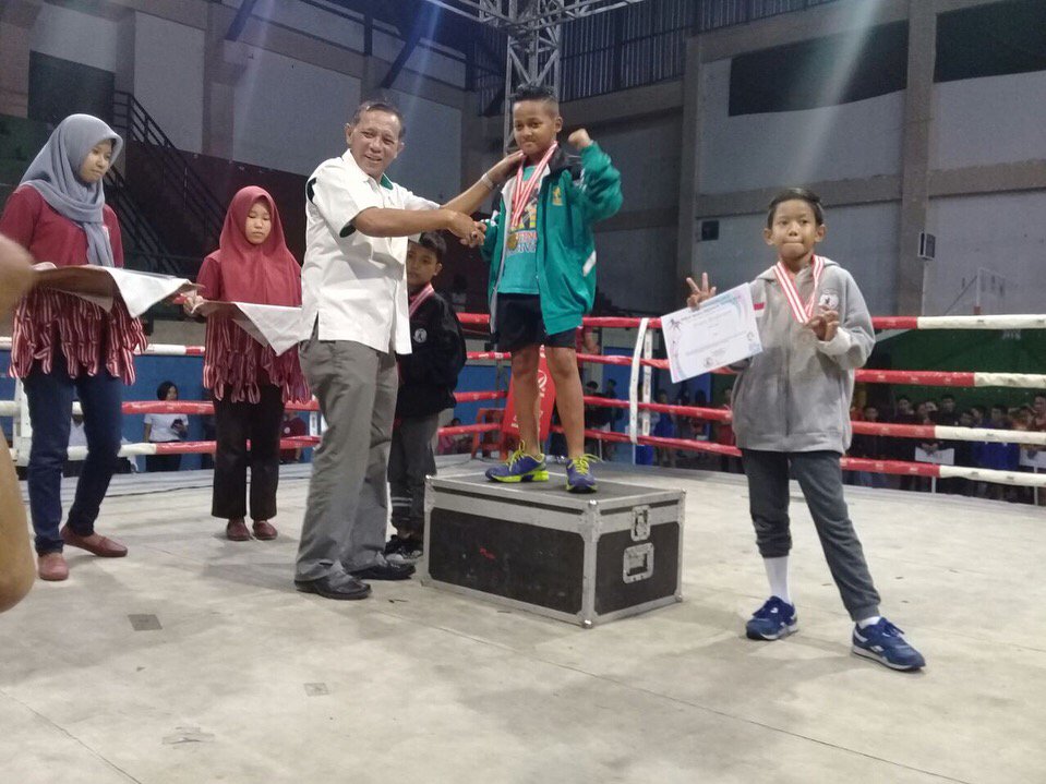 dispora_gresik's tweet photo. Usai sudah gelaran liga nasional muaythai seri 9 tahun 2018 di Tulungagung. 
Alhamdulillah atlet asal Gresik berhasil menyumbang 1 emas dan 2 perunggu untuk kontingen Jawa Timur. https://t.co/4KPoX0PD2z