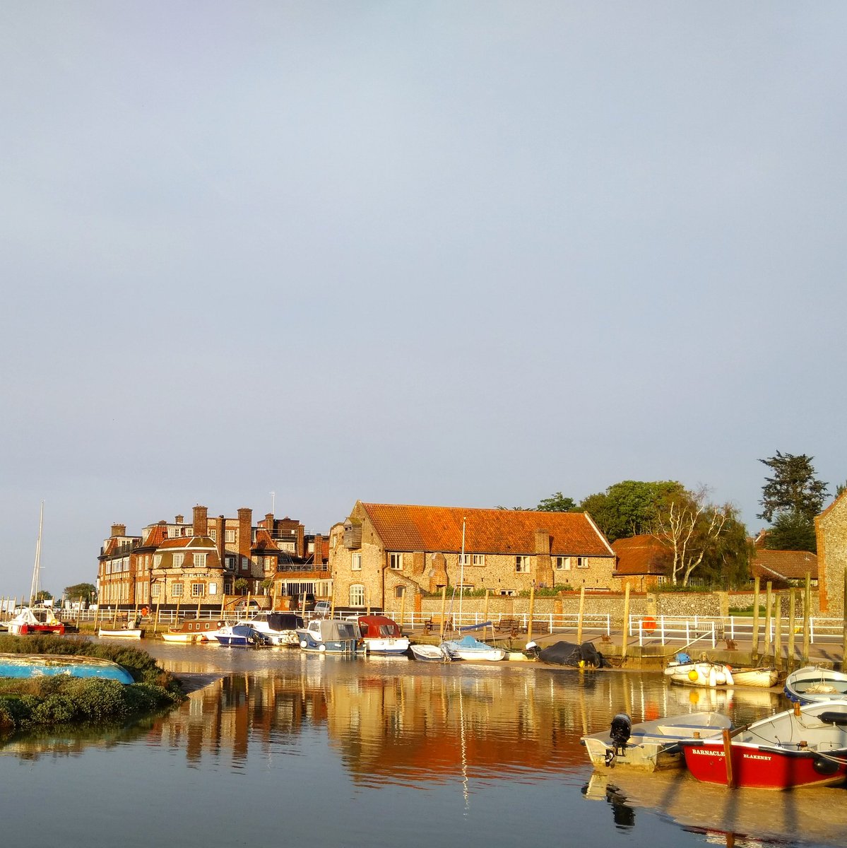 Early evening sunlight at Blakeney harbour. #blakeney #northnorfolk #harbour #niptonorthnorfolk
