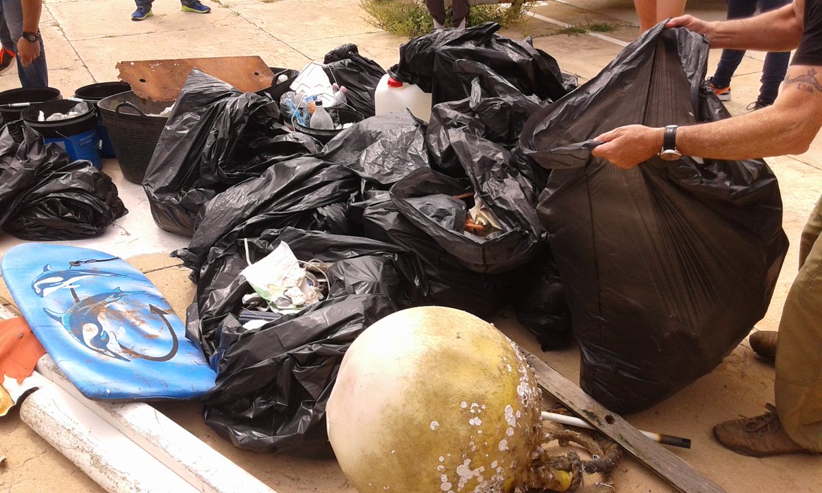 ajsantlluis's tweet photo. JORNADA SATISFACTÒRIA DE NETEJA DEL LITORAL DE LA URBANITZACIÓ DE BINISSAFÚLLER. El  passat dissabte dia 12 de maig va tenir lloc a la...
https://t.co/oSvTjHxcBx … 
@MenorcaBiosfera @LetsCleanUpEU  #letscleanupeurope #cleanupeurope #LCUE2018 https://t.co/sF0aeTbzi7
