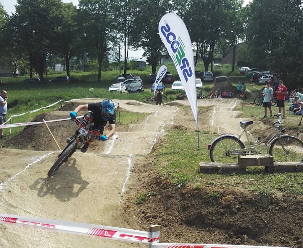 KarkoskaOndra's tweet photo. 🏁Zavodni tyden ❣️
▪️4.misto➖Olbike day 2018 - No chain Dual Slalom ▪️1.misto➖Pumptrack Race Police 
#race #day #fun #loveit #mtb #dual #pumptrack #forfun #nevergiveup #lifestyle #bikelife #biker #tldbike #czechrepublic #czechboy #season2018 #friends #blackwear #1stplace https://t.co/LgRsZdIdWD
