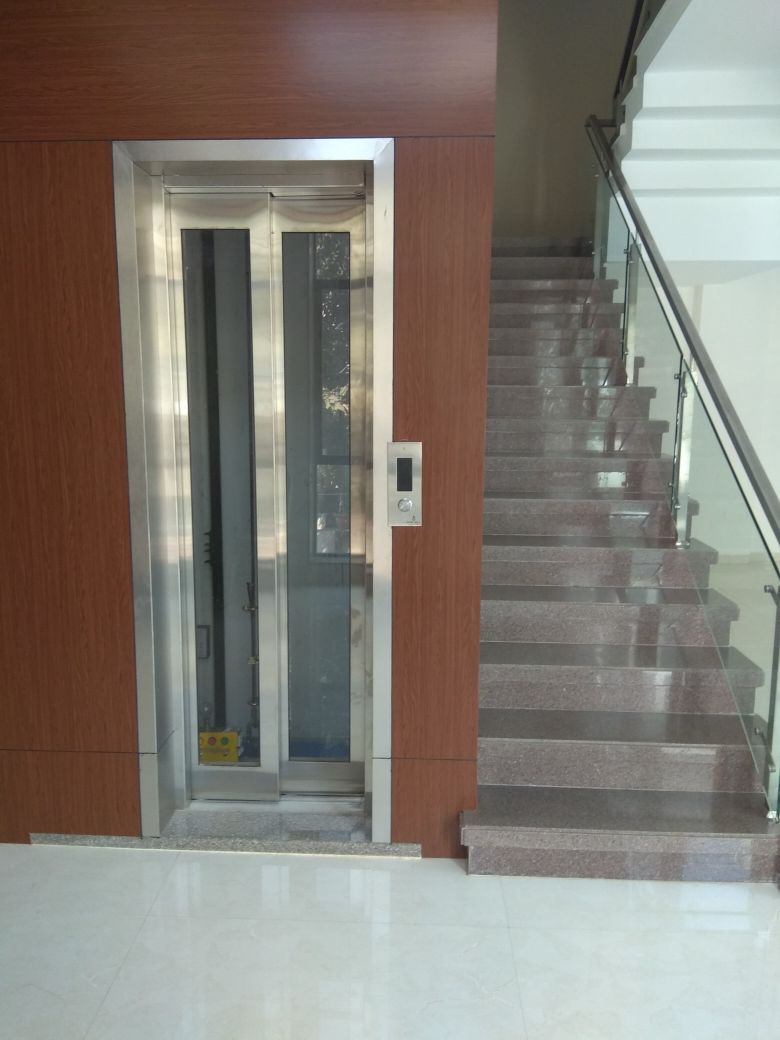 DevelopedSurat's tweet photo. #ToSell
G + 3 #Bunglow in #Adajan with #Auto_Door_Lift
150 Vaar , #5BHK , 5000 sft Construction
with #Full_Parking in #Ground_Floor
98251 49857
#FenilThakkar
#Surat #RanderZone #JustGiveMissCall https://t.co/GAwmYQ9gkn