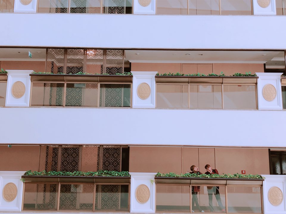 NCTsmtown_127's tweet photo. Fullsun이 ��은 Taeil and winwin
윈윈형이 찍은 Fullsun and John
-Fullsun https://t.co/Jfmgjk1aAg