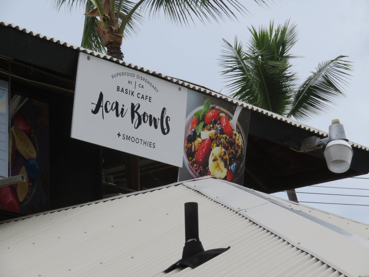 JackAmano3's tweet photo. #コナ ☀で毎回食べに来ている
#BasikCafe の #Acai #アサイーボウル スモールサイズでも結構な量
冷たくて美味しい🌴
#GECKO ちゃんまでおこぼれにあやかろうと出てきました。
つぶらな瞳にブルーの #アイシャドー 🌈
#ハワイ島 #旅行記 https://t.co/YibDEvutGr