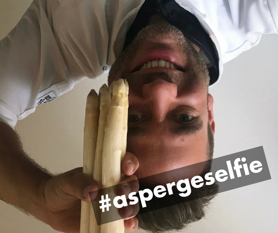 Heb jij hem al geplaatst? Jouw #aspergeselfie? Wil je kans maken op een Meet&amp;Cook met Mathijs Vrieze? Plaats dan voor 23 mei je selfie met <a href="/Asperge/">Hugo Lacasse</a> centrum of <a href="/Mathijs/">Mathijs Beks</a> Vrieze in je post op FB of Instagram dan vinden we hem zeker terug. Check hier meer: bit.ly/2KgOZWO