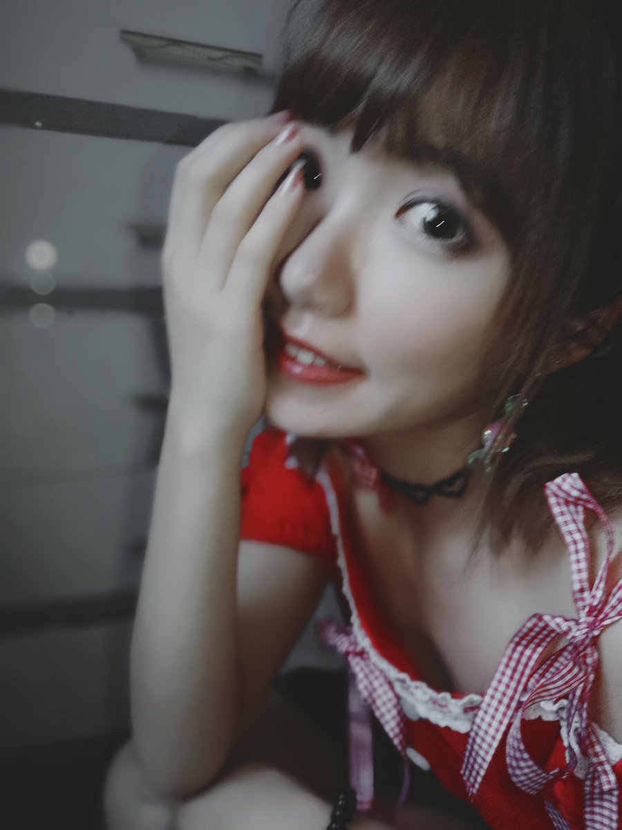 _优优优on X: 翻照片突然发现这张好像走光了，但是仔细一看，打扰了…… 什么也没有…… t.coiXDADVM8Jl  X