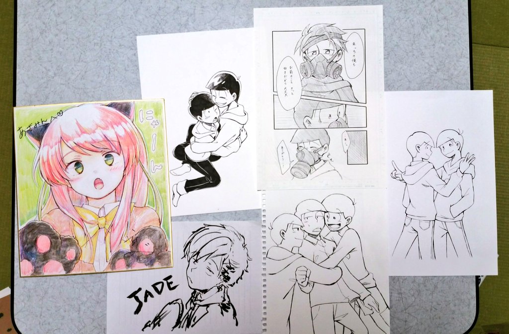 そういえば自慢し忘れてた!うさみんと唐揚ちゃんが泊まりにきた時に描いて貰った色紙とおそチョロの原画~!!にゃーちゃんもおそチョロも尊い…!ガスマスクの原画めっちゃ嬉しい…これ元の話は私が考えて描いてくれたやつなのですよ❤💚