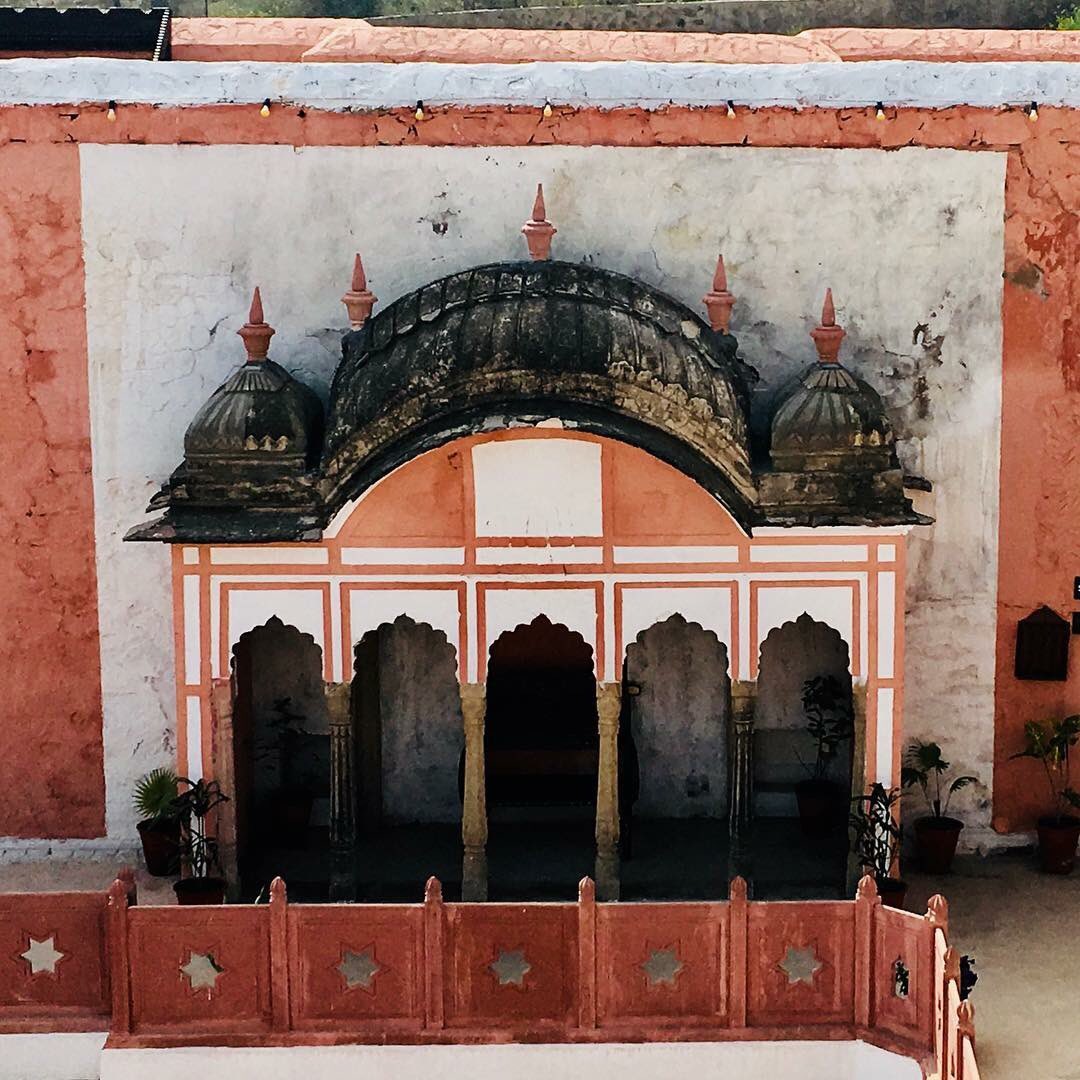 RamBihariPalace's tweet photo. Offering you raw, untouched, authentic Rajasthani experience
#RamBihariPalace #HeritageHotel #BoutiqueHotel #Jungle #LakeFacing #soDelhi #RAW #SariskaNationalPark #accommodation #LuxuryHotel #NearJaipur #Rajasthan #Alwar  #IncredibleIndia #Travel #Weekendgetaway https://t.co/YXz1GJDUUu