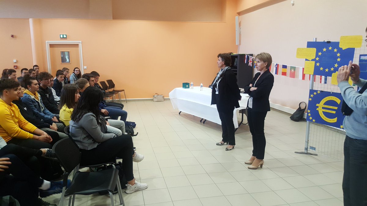 ValentigneyFr's tweet photo. Poursuite des échanges au Lycée Armand Peugeot @ValentigneyFr pour @ASanderMEP autour du travail au Parlement Européen. #mavillebouge #europe @ToutMontbeliard @LEstRepMontbe @bleubelfort @F3FrancheComte @paysmontbeliard @MyAireUrbaine https://t.co/WSuST1Mqbx