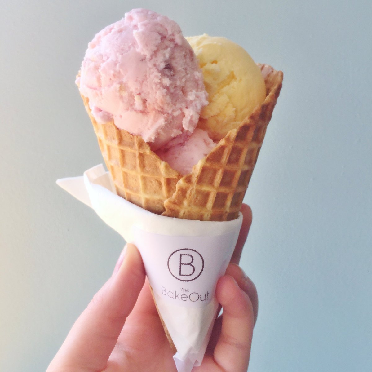 Hello sunshine! It's set to be a warm week so remember to keep cool in the most delicious way possible 😎Happy Monday everyone. #BakeOut #IceCream