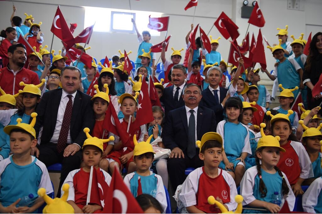 Bakan Yılmaz: Hayata hazır, sağlıklı ve mutlu bireyler yetiştiren bir eğitim sistemi hedefliyoruz
meb.gov.tr/m/haber/16382/…