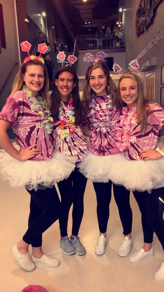 Bethelsoftball1's tweet photo. Seniors are looking fancy and ready to celebrate their special day https://t.co/VYPb8dt6br