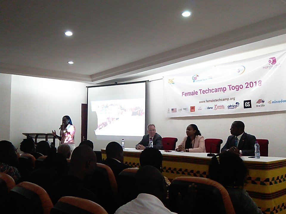 FemaleTechCamp's tweet photo. #FTCLome2018 c'est parti pour 4 jours d'activités avec les #nanatech de Lomé @USEmbassyLome @minodoo228 @SyCombey @MPEN_Togo pour une meilleure éducation aux TICs pour l'autonomisation de la jeune fille grâce au numérique https://t.co/NomY9fHwsX