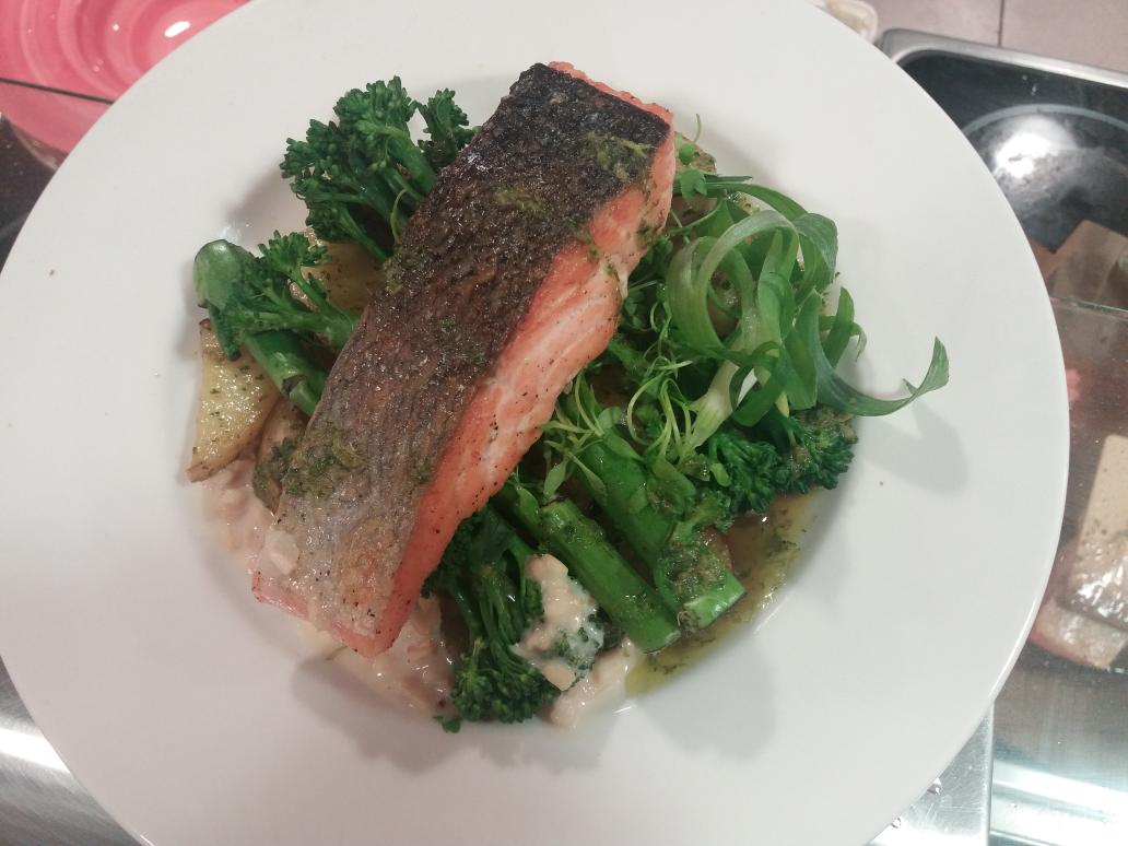 mistajay63's tweet photo. Summer lunchtimes were made for this! @AngelHillFood @ExtShetty @jessey1965 @RachelJay262 @amystephanie555 https://t.co/6KsEcoWfFp