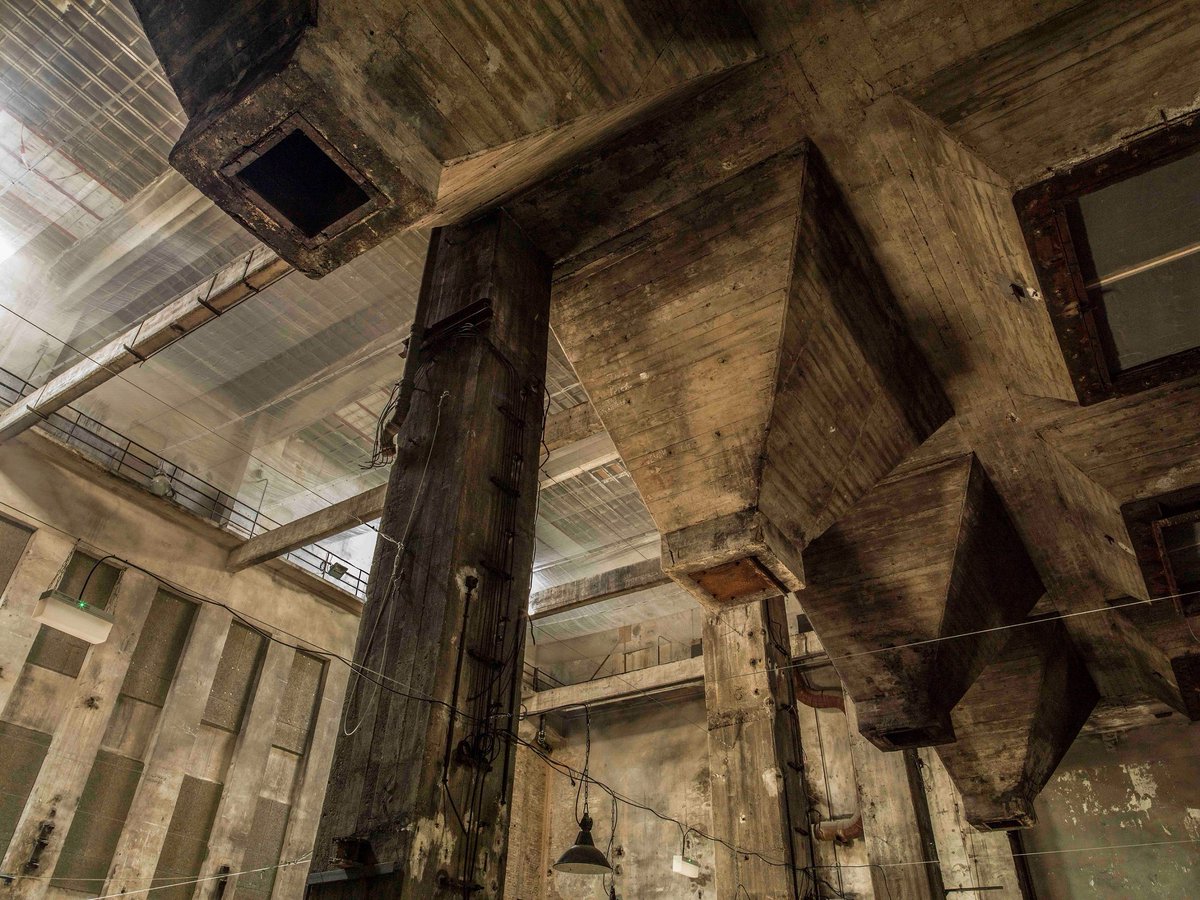 Opening this Thursday 17.5., the sound installation DUST by Katarzyna Krakowiak will send vocals and abstract sounds crashing through the stunning <a href="/BerghainHalle/">Halle</a>, turning it into a massive sounding structure. More info: berghain.de/event/2408
📸 Roman März