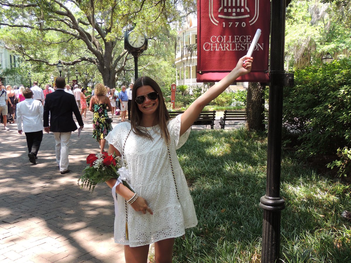 amypacifico3's tweet photo. My daughter Paige graduating from the College of Charleston makes me smile! #timeflies #proudparents #proud sisters #WO2World #KellySmiles https://t.co/jR9yiFeIfM