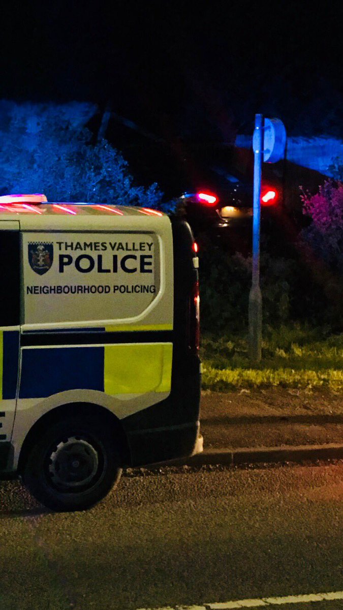 TVP_Bucks's tweet photo. Team 4 have had a very busy night shift! We dealt with a vehicle that failed to stop for an officer, mounted the pavement and subsequently crashed into a garden. Officers assisted the Dog section and the helicopter to try and locate the driver who fled from the scene. #P2473 https://t.co/89Fqephbcm