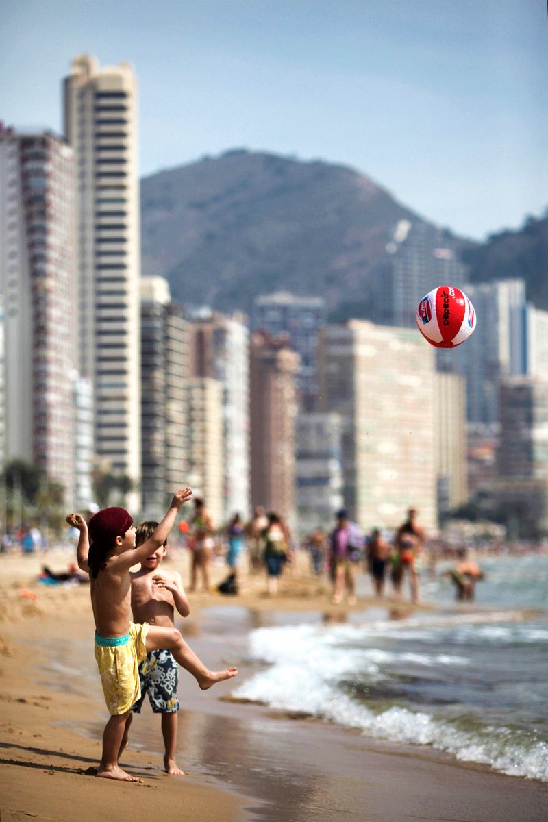 visitbenidorm's tweet photo. Good morning #Benilovers ❤️ We hope all of you have a nice Monday! 😀😀

Buenos días #Benilovers 💙 Esperamos que tengan un bonito Lunes! 😁😁
#visitBenidorm #Benidorm4families https://t.co/Mwt1SiUSw4