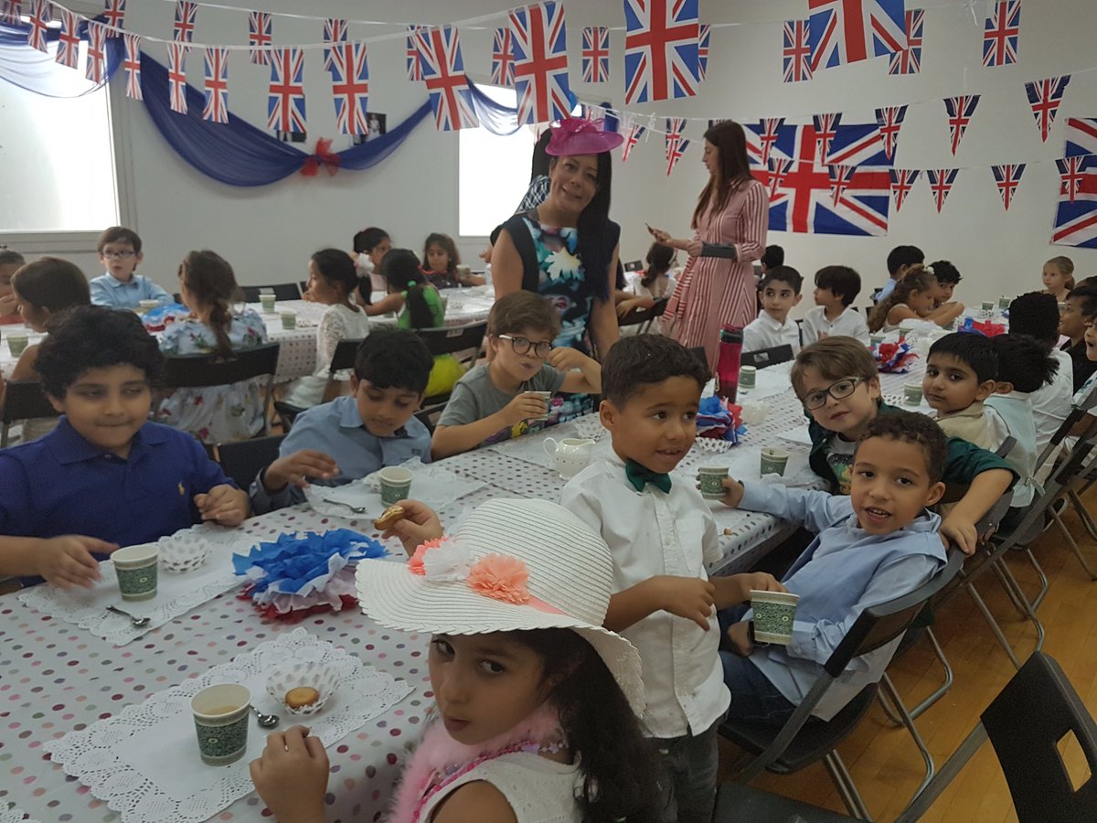 Year2_sbs's tweet photo. Royal tea #year2 #royaltea #allaboutthetea https://t.co/2vLxZmMoM0