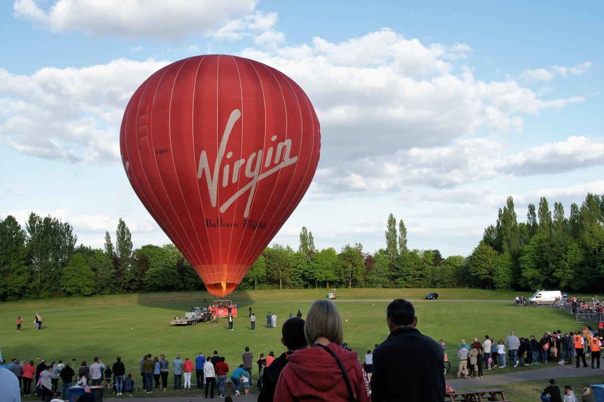 rob30303's tweet photo. Sunday evening at the Telford Balloon and Kite Festival. @TelfordTownPark @telfordlive #Telford50 https://t.co/Px7e6GnHs9