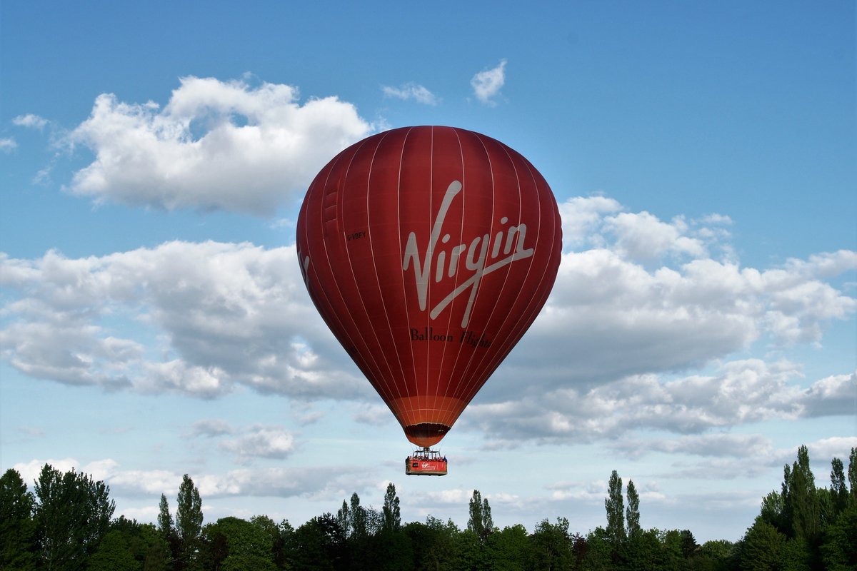 rob30303's tweet photo. Sunday evening at the Telford Balloon and Kite Festival. @TelfordTownPark @telfordlive #Telford50 https://t.co/Px7e6GnHs9