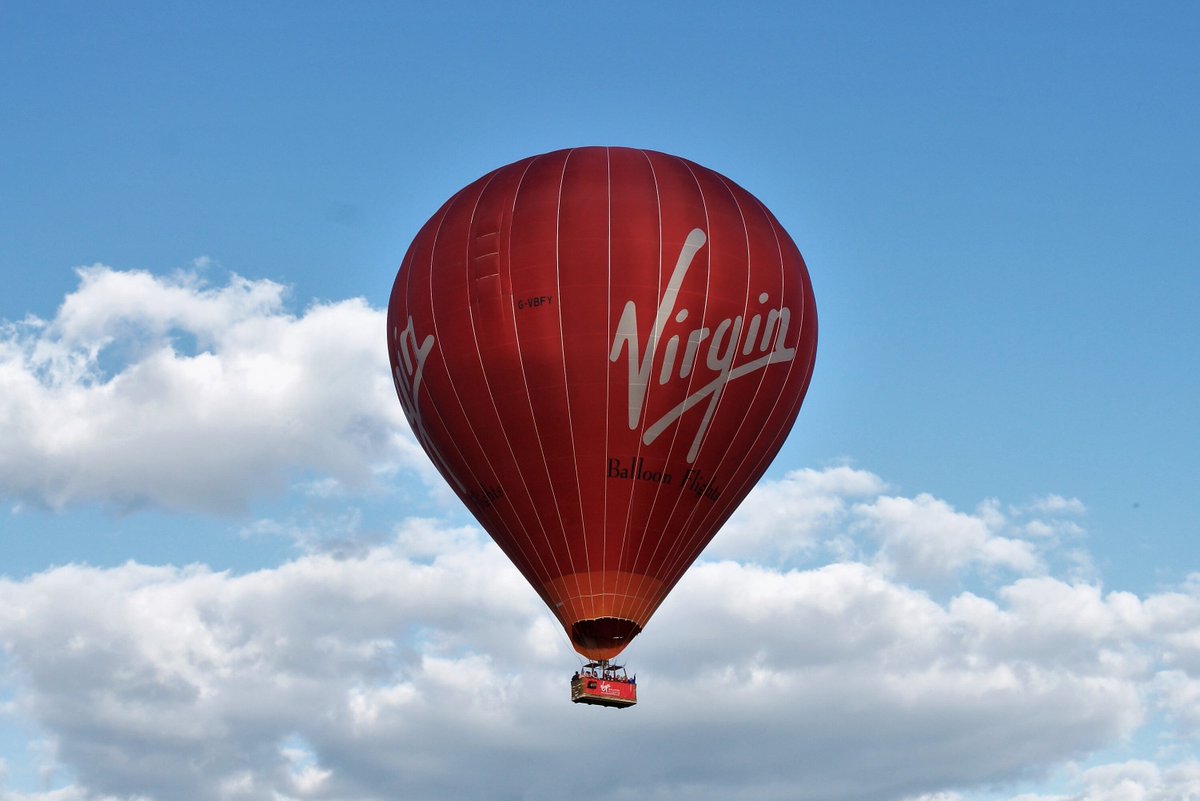 rob30303's tweet photo. Sunday evening at the Telford Balloon and Kite Festival. @TelfordTownPark @telfordlive #Telford50 https://t.co/Px7e6GnHs9