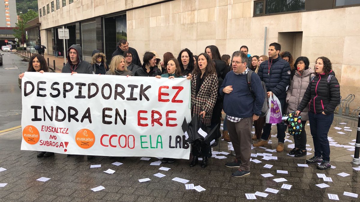 zerbitzuakccoo's tweet photo. Segunda reunión del ERE de Indra Bpo Barakaldo. Concentración contra los despidos #NoEreIndra https://t.co/Hocm18RiSq