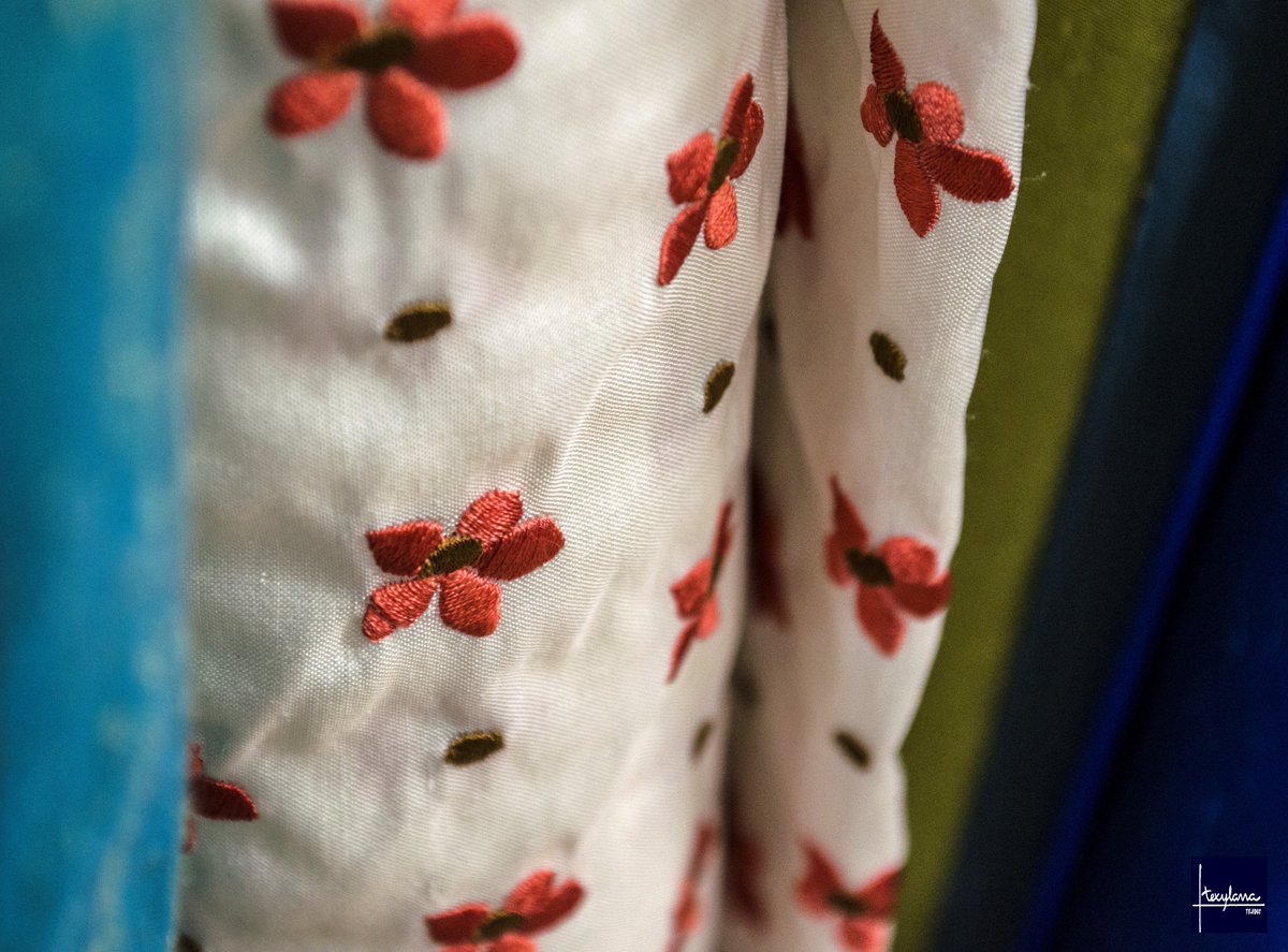 TejidosTexylana's tweet image. Donde no lo esperas, siempre encuentras un detalle que te sorprende. No pierdas de vista nada de lo que te ofrece el día a días, te fascinará. 😉
¡Feliz lunes! 

#ModaAMedida #Tejidos #Estampados #Jaén