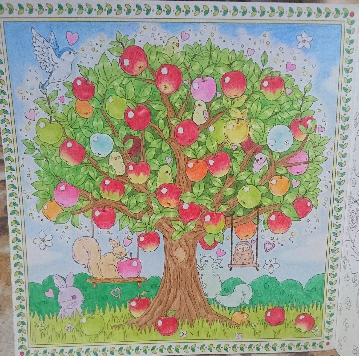 汐音 しおん たけいみき 夢色ハピネス塗り絵 りんご また1ページ完成しました