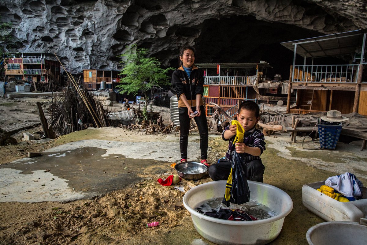 yicaichina's tweet photo. #China’s Last #Cave Dwellers in #Gebang #Guizhou Fight to Keep Their Underground Homes https://t.co/lzgT1vFiyn https://t.co/eH5h87H6Px