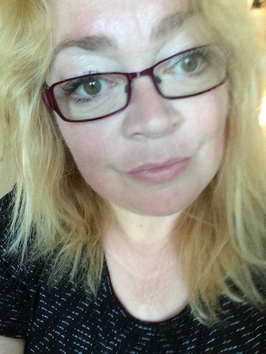 Rubyredpebbles's tweet image. It’s #MondayMorning #WorkHard #busybee @PremiumBlendRad ❤️❤️❤️