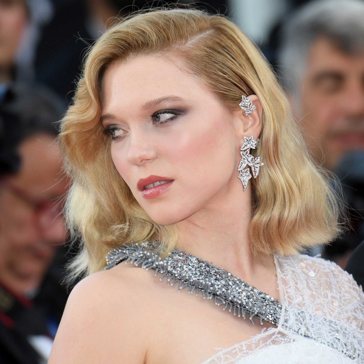 What's hot in #Cannes? Check out the best celebrity red carper jewellery looks. ow.ly/wheA30jYzkQ #redcarpet #jewelry