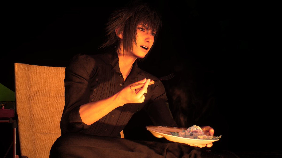 Yusya1204's tweet photo. ノクトの臭豆腐チャレンジ。表情が全てを物語っている。アングルの都合で臭豆腐の色がやばくなっているのはご愛嬌。 https://t.co/RbLX1m92Mt