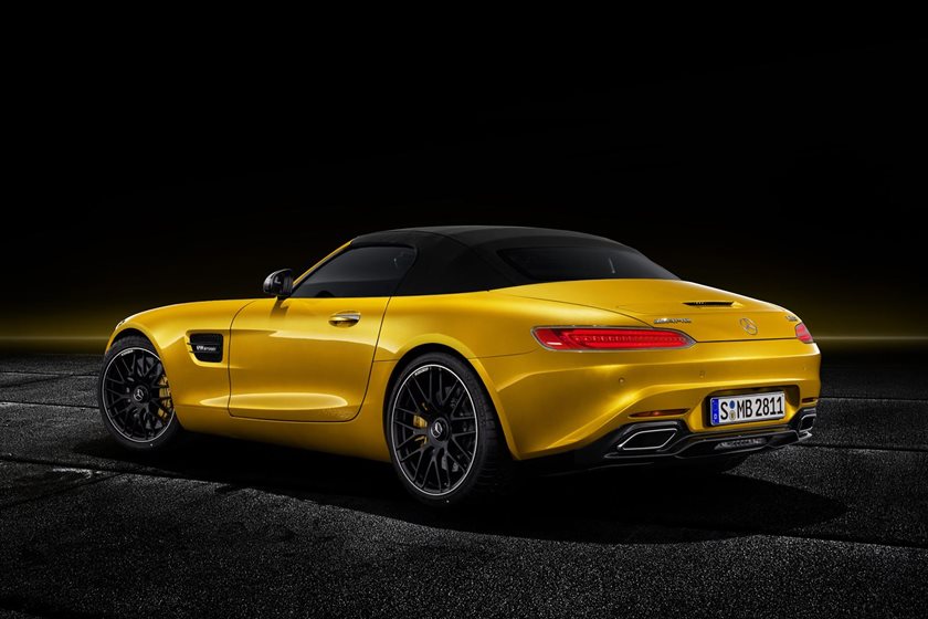 DrivenByOne's tweet image. Sensational new 515hp 2019 #AMG GT S Roadster just officially landed, 60mph in 3.7 secs, 192mph 😍😍 bit.ly/2KZFP26