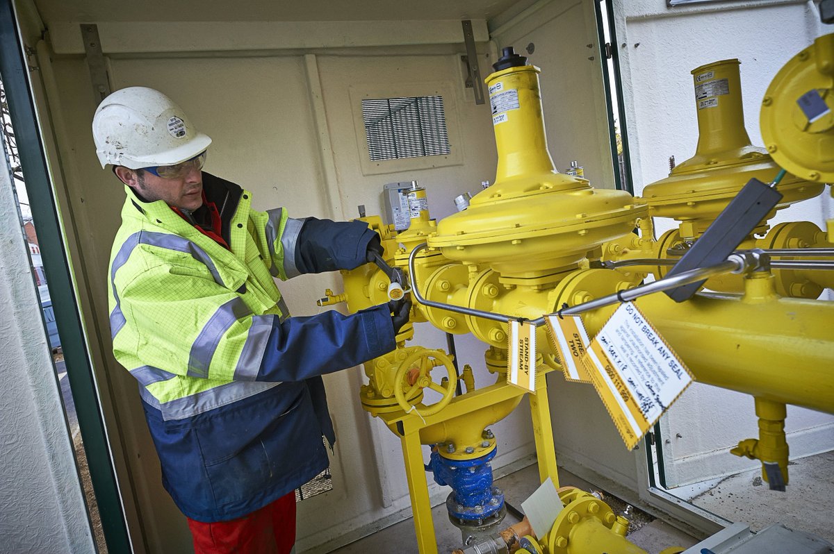 energynetworks's tweet photo. BIOSNG plants could make enough #greengas to meet a third of Britain's heating demand while also cutting landfill. @CadentGasLtd are working with @EY_UKI to see how we can have more plants. Read more here: https://t.co/lLciDYEPBy #gas #green #BIOSNG https://t.co/JU8sG8Bxjo