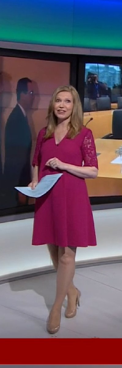CharmGentFan's tweet photo. The #Beautiful #AliceBaxter presenting BBC Business Live on [04/05/2018] looking lovely as always in her pink dress. I enjoy it when Alice presents as it all seems very natural to her, she is a natural #Beauty. https://t.co/TIrtFDs1Q9