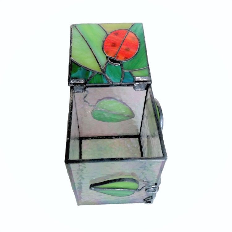nurcindize1's tweet photo. This specially designed product was made entirely by handcraft using the Tifanny stained glass technique. 
#homeliving #bedroomdecor #livingroomdecor #homedecoration  #stainedglass #fabulousgift #lovergift #glassart #ladybug #desktopbox #jewelrybox #etsy #etsygifts #etsyfinds https://t.co/pzgADaZzIs