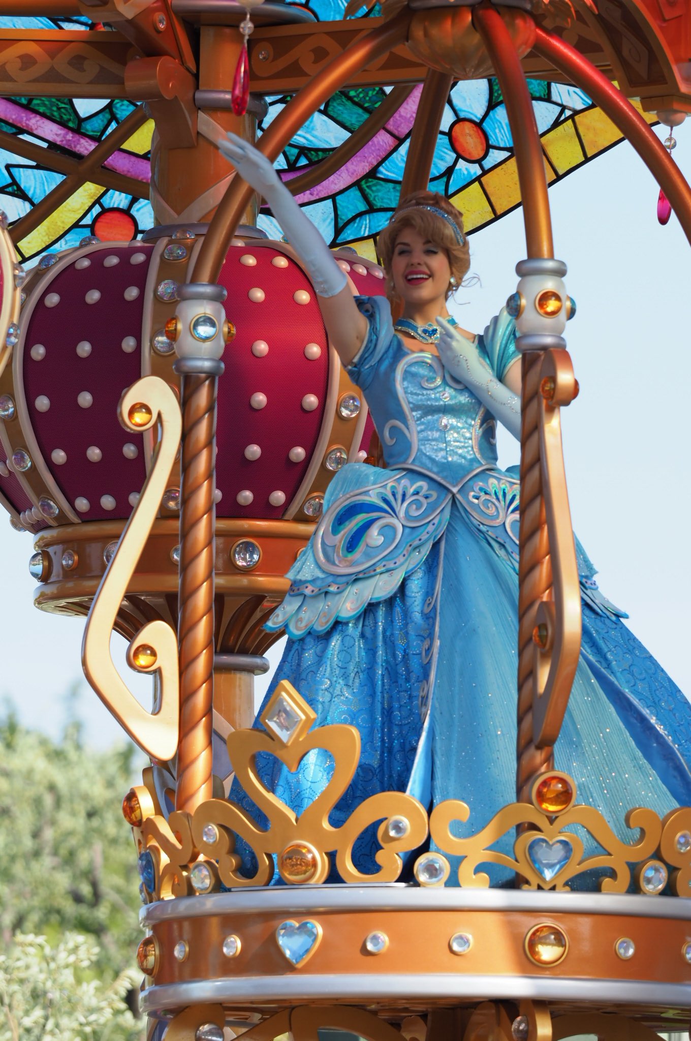 小椋正雪 ディズニーランド35周年パレードより ディズニープリンセスの ラプンツェル シンデレラ 白雪姫 オーロラ姫ヽ ヮ ノ さすがプリンセス 気品がすごい T Co Ehbmhctsai Twitter