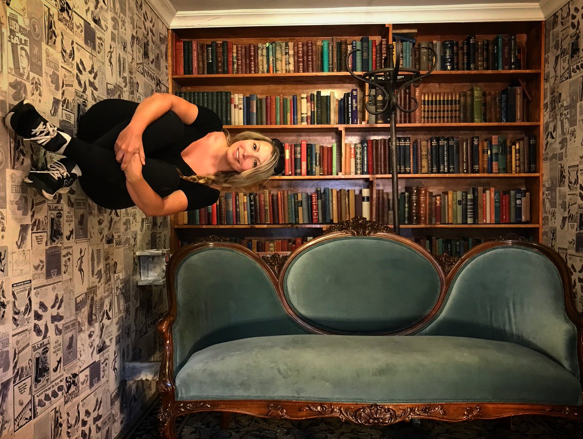 KaitDubblestyne's tweet photo. Sometimes you just need to change your perspective in life #toronto #vogvault #fluevog #exploringtoronto #onecoolpicatatime https://t.co/rttzVcaEcX