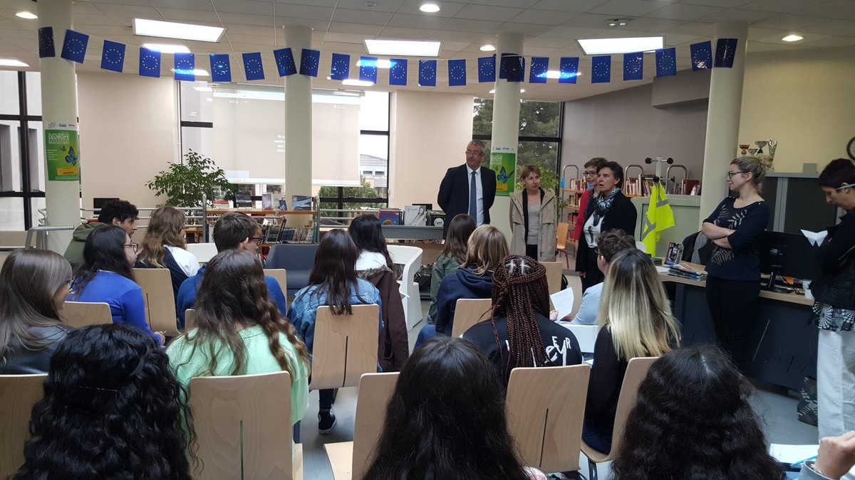 ValentigneyFr's tweet photo. Les élèves du lycée Armand Peugeot questionnent Madame la Députée Européenne en toute simplicité accompagnée du Maire Philippe GAUTIER  #generationeurope #mavillebouge @ValentigneyFr @ASanderMEP #europe @ToutMontbeliard @LEstRepMontbe @MyAireUrbaine @bleubelfort @F3FrancheComte https://t.co/pJHlpjXtYj
