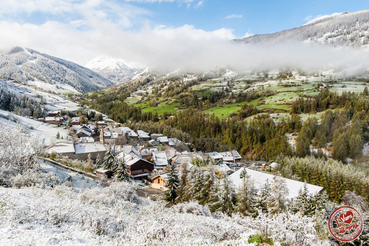 Varsfob's tweet photo. 🔴 Réveil entre deux saisons ce matin... 😍☀❄🌼🌿 #FouDeVars #MyHautesAlpes https://t.co/HKkc55mcFT