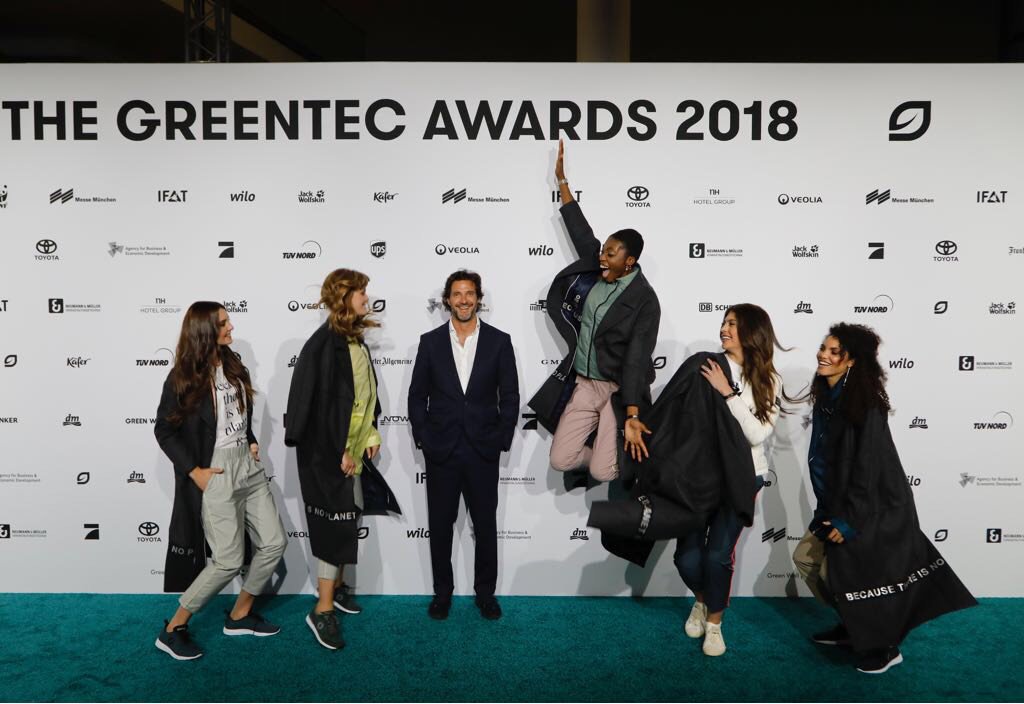 ecoalf's tweet photo. Yesterday, Javier Goyeneche, president and founder of Ecoalf at the @GreenTecAwards in Munich.
Because there is no planet B.
#becausethereisnoplanetb #ecoalf #greentecawards https://t.co/swSJCpIxts