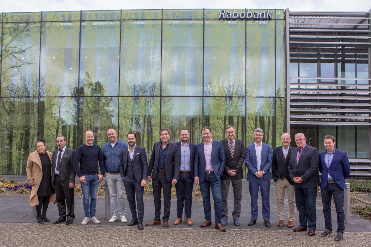 Wie gaat er vandoor met de titel ondernemer van het jaar? Vanavond weten we het! Wil je meer weten over het event of toch nog aansluiten? Kijk dan op: bit.ly/2KXTzKE