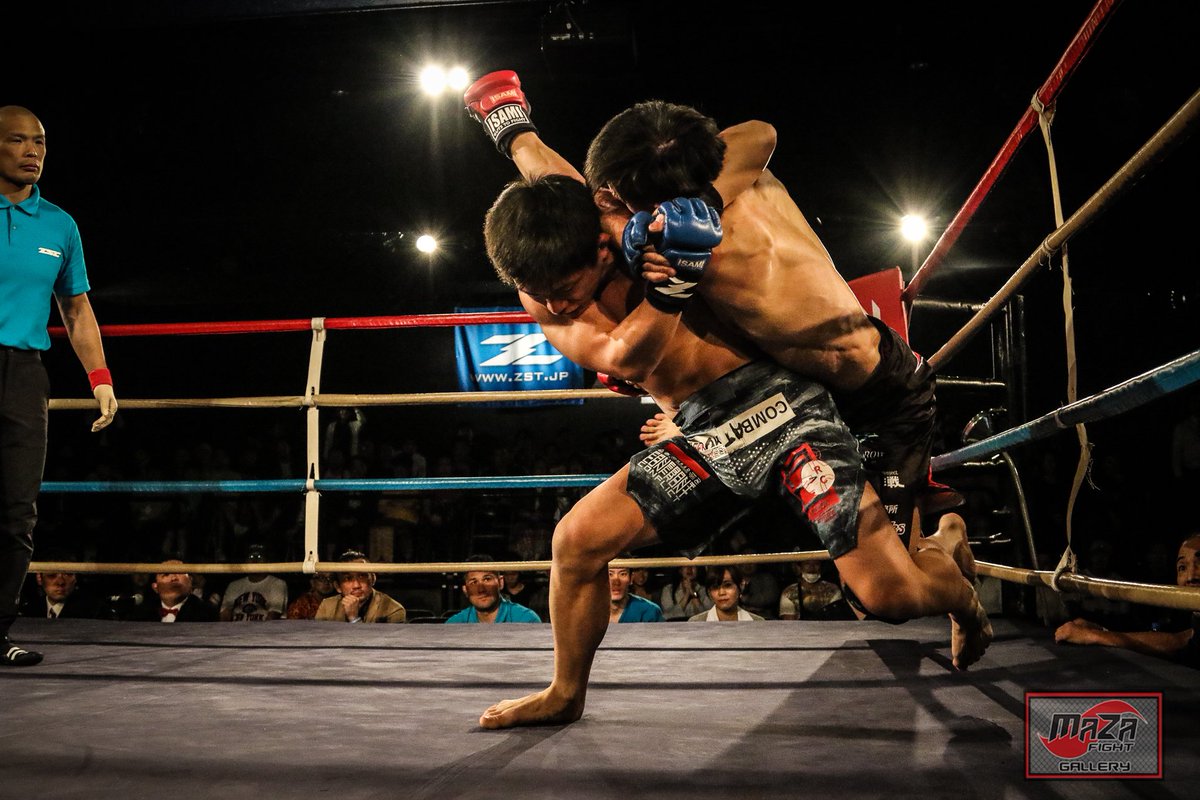 mazafight_japan's tweet photo. 2018年5月12日(土)東京・新宿FACEにて行われた「ZST.60」のギャラリーをアップしました!
CLICK HERE シェアお願いします: https://t.co/wWcGTAqEuV
#ZST60 #ZST #MMA #mazafight https://t.co/0i4KOodI7l