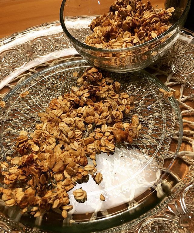GiuliaZambelli's tweet photo. 🌟Buon giorno e buona colazione... 🌟
perché non iniziare bene la giornata con una granola all’avena fatta in casa con della frutta fresca...? 🌺
Facilissima da preparare e una partenza perfetta per le vostre giornate!!
.
.
.
#ChallengeYourBodyPrograms… https://t.co/8pjh1VVVcz https://t.co/gV4IWtOmHx