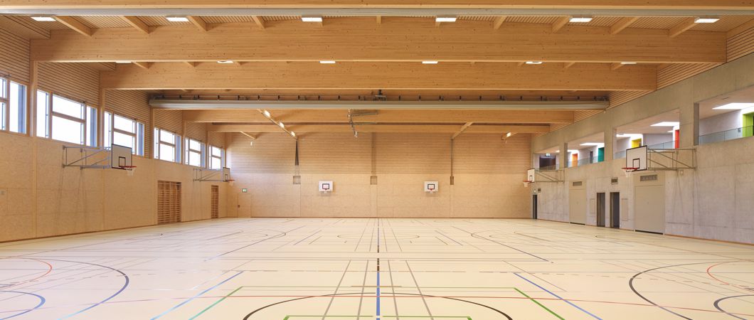 EMEDEC_com's tweet photo. Las superficies visibles de madera y los tableros de OSB aportan calidez visual al espacio. Los tableros sin pulir EGGER #OSB3 montados a la vista para sujetar la cubierta y construir los tabiques, logran crear un ambiente mucho más natural... https://t.co/KUANG9kcmm https://t.co/nqISw1GWF6