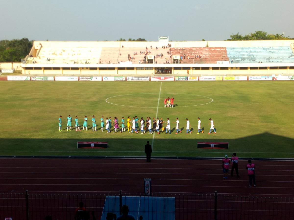SeputarPersik70's tweet photo. Kick Off Babak 1 
PERSIK KENDAL vs PSPS Riau

Bismillah poin 

#dinonepersikkendal https://t.co/rT9uNtto7d