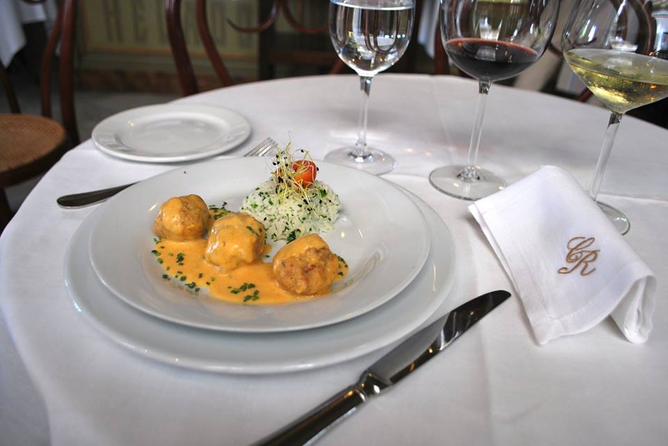 CafeRoyalty's tweet photo. Hoy puede ser un buen día para tener una experiencia Royalty, ¿y tú que eres más de tapas o de restaurante? Con una u otra opción, visítanos para comenzar la semana con energías https://t.co/nAwlxGDRs5
