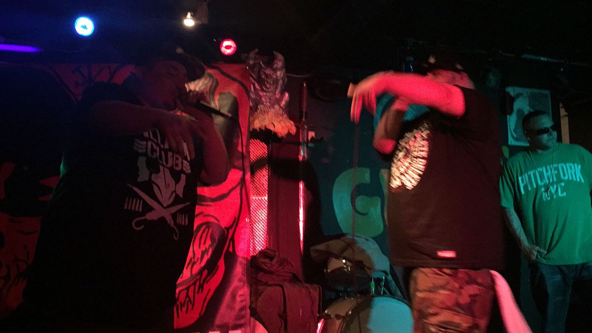 MELOMALOPAULINO's tweet photo. Tha Staten Island #GRYMGALAXY spittin live at Dead Crew album release party in Astoria Queens NYC @BillyBallantine @NICKJACKELSON #BoomBap https://t.co/q5NnIfu7fG